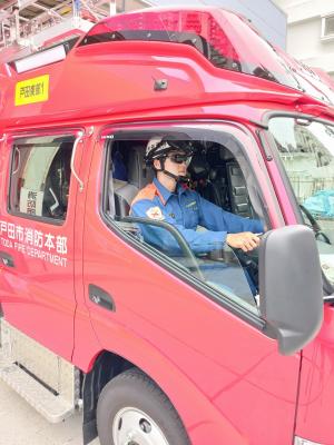 消防車運転時サングラス着用
