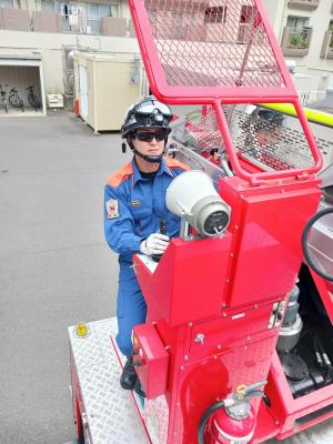 はしご車操作時サングラス着用